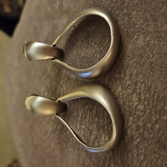 VTG Matte Long Hoop Doorknocker Atomic Modernist Baddie Clip-on Earrings - Picture 3 of 4